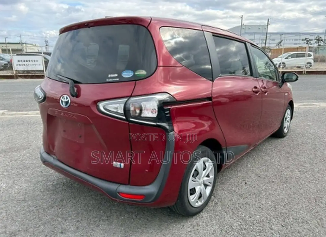 Toyota Sienta 2019 Red