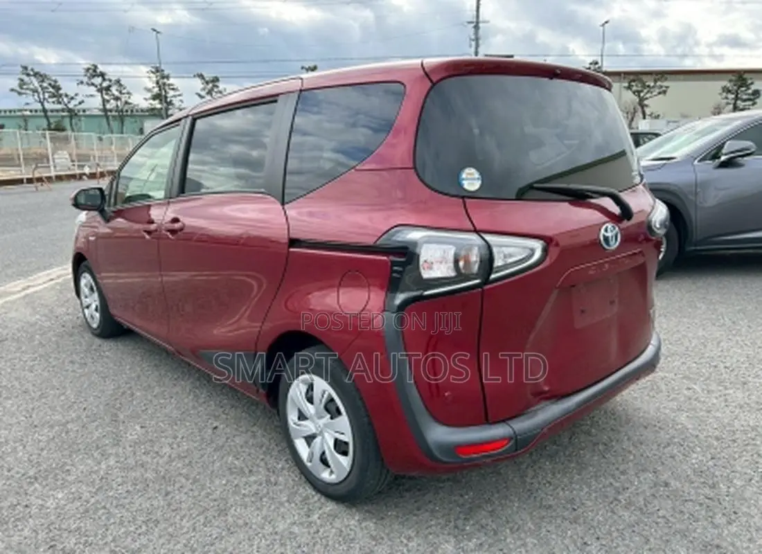 Toyota Sienta 2019 Red