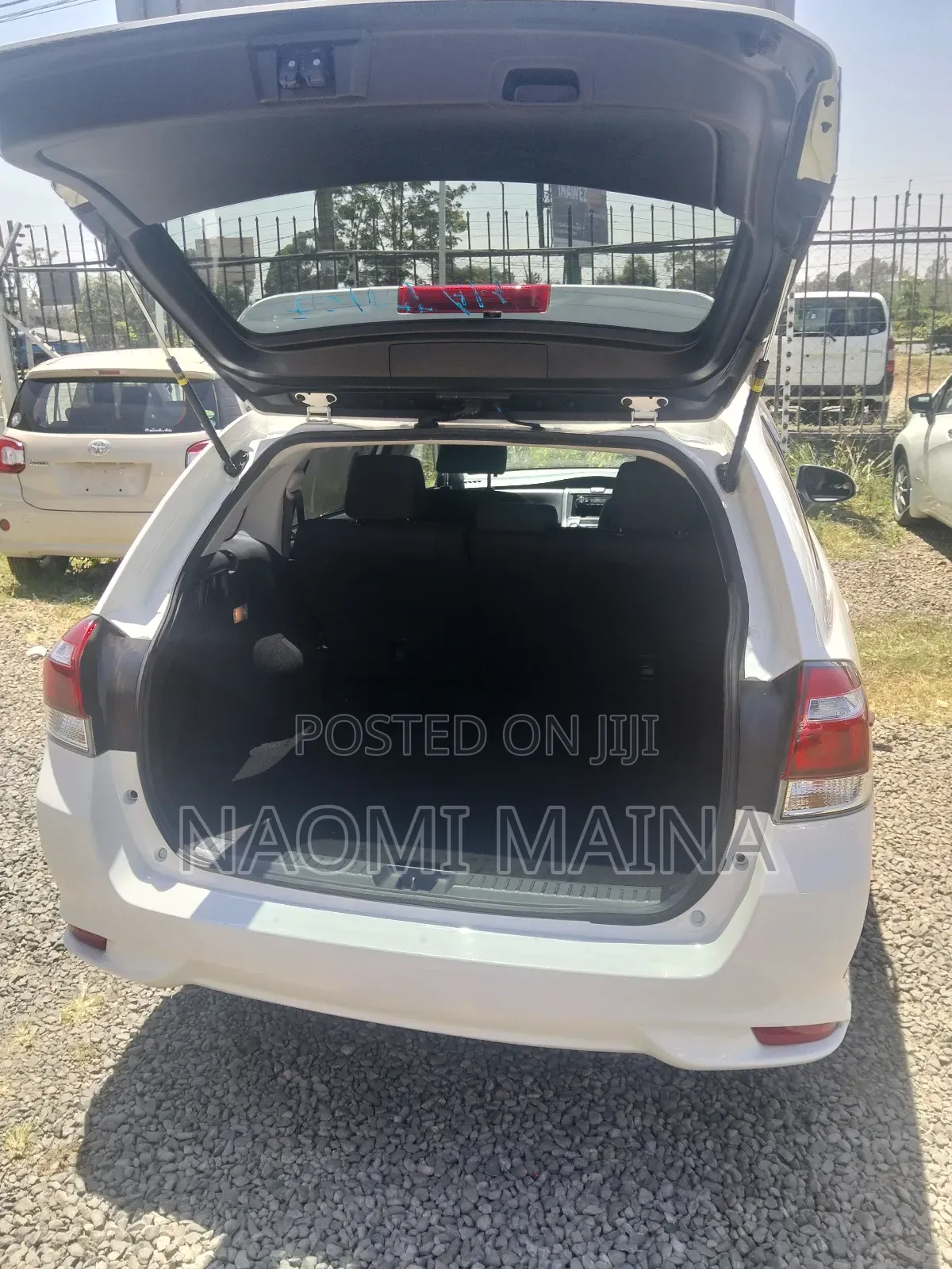 Toyota Corolla Fielder 1.5 Hybrid FWD 2018 White