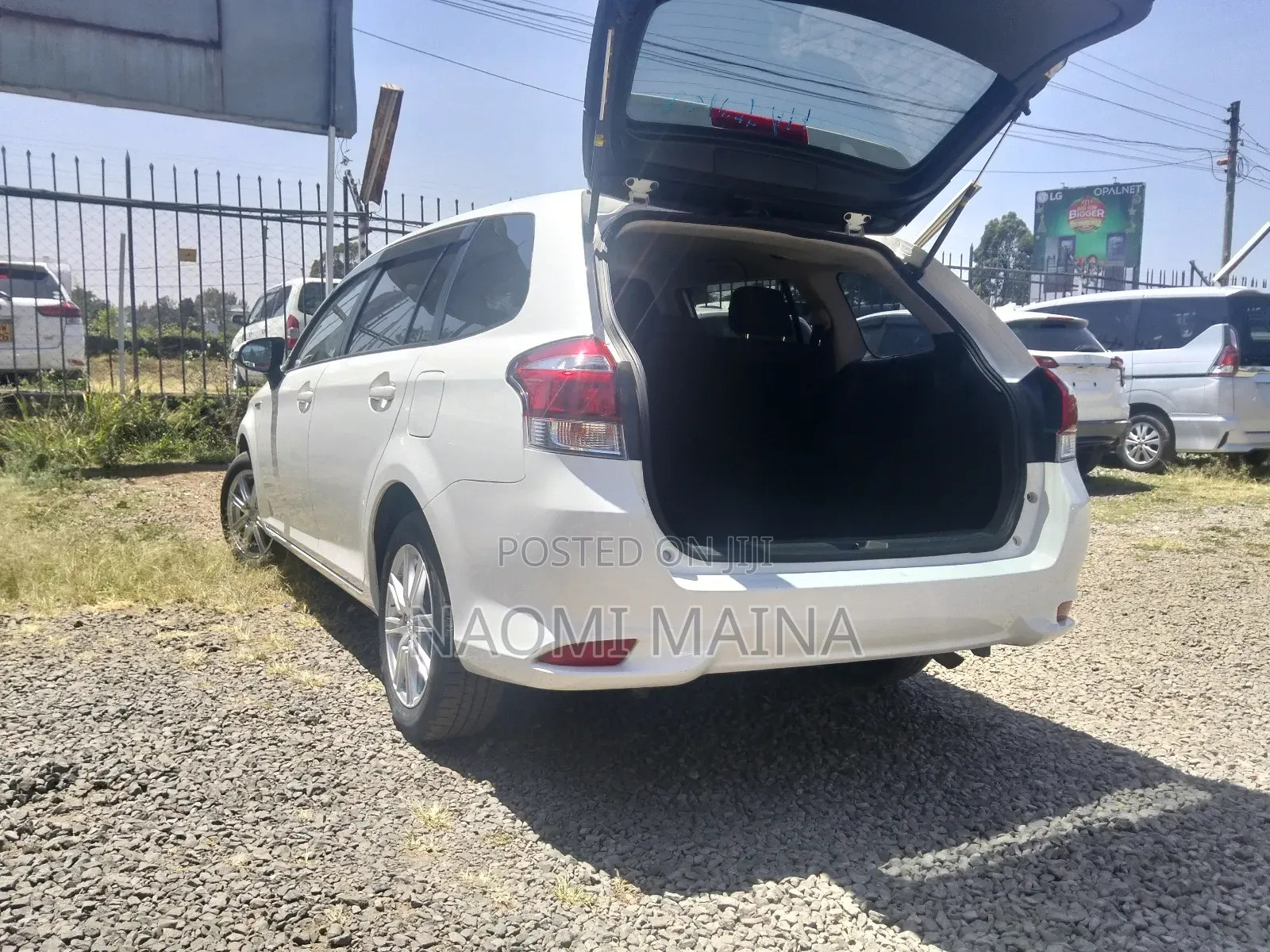 Toyota Corolla Fielder 1.5 Hybrid FWD 2018 White