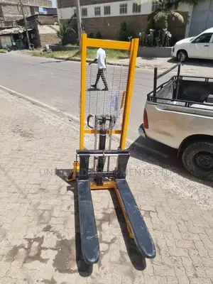2 Tonne Hydraulic Hand Staker