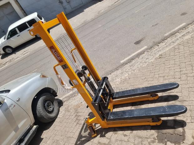 Japan Hydraulic Manual Stacker [2ton] - main view