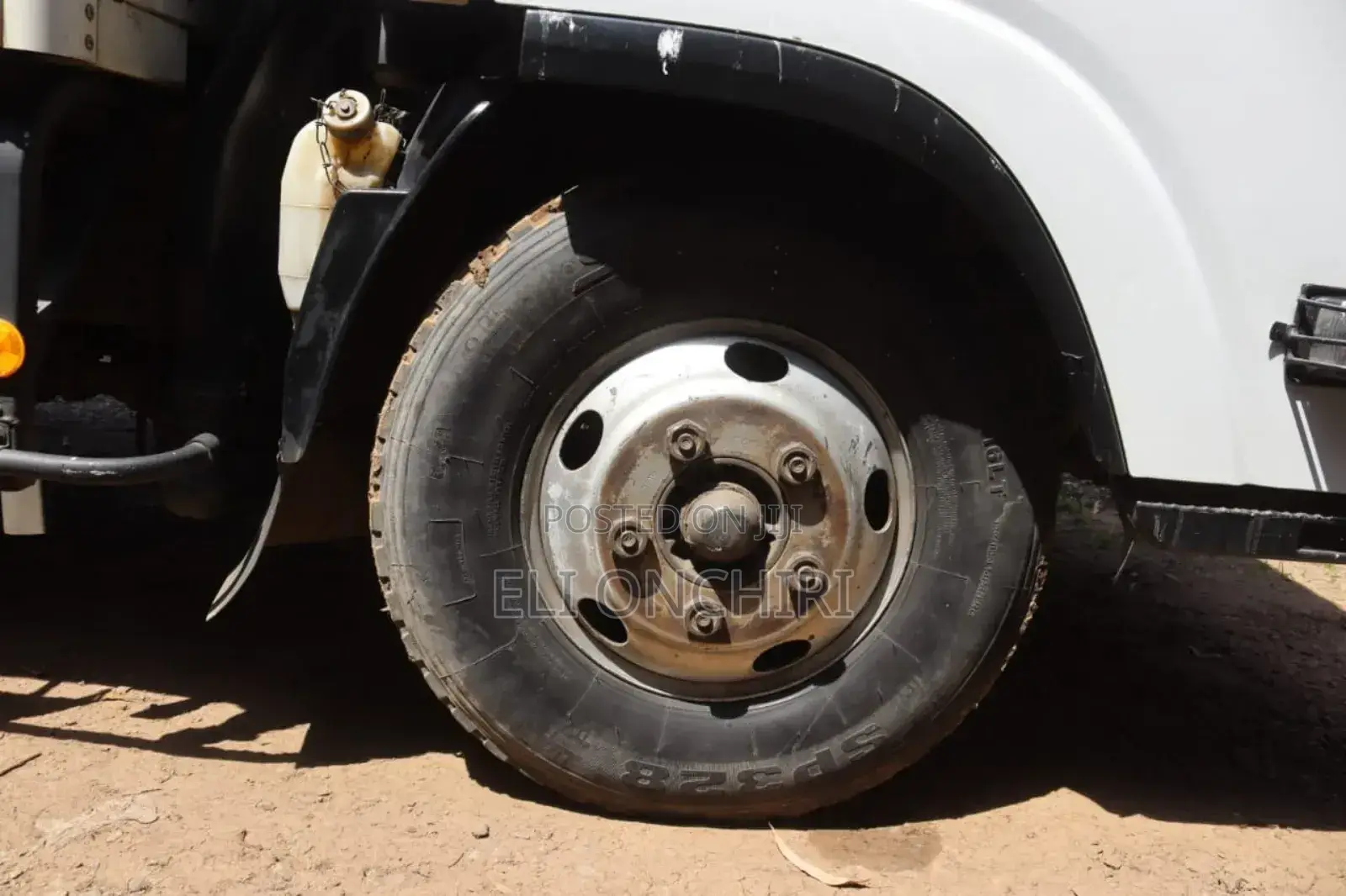 Isuzu Elf Truck 2014 White