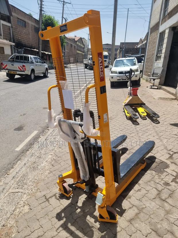 Japan Hydraulic Manual Stacker [2ton] - thumbnail 2