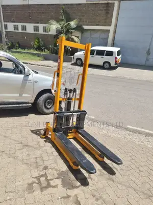 Japan Hydraulic Manual Stacker [2ton]