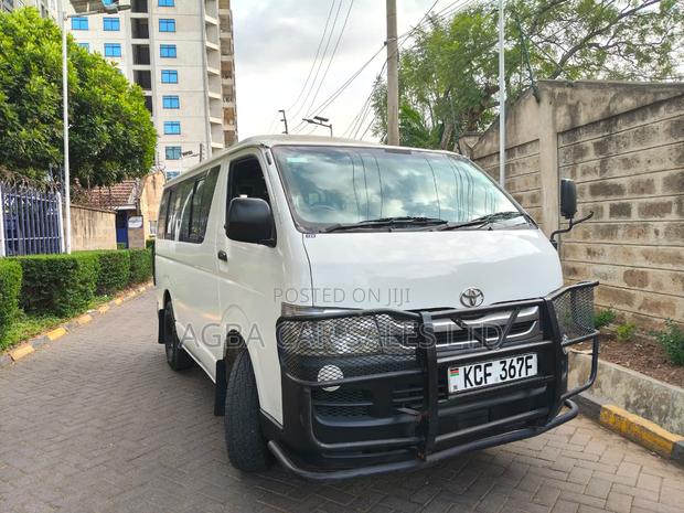 Toyota HiAce 2007 White