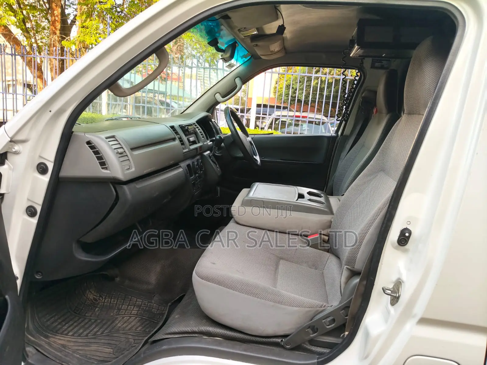 Toyota HiAce 2007 White