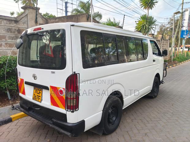Toyota HiAce 2007 White - thumbnail 15