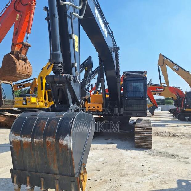 Used Hitachi 200 Excavator