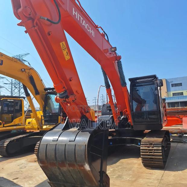 Used Hitachi 200 Excavator - thumbnail 2