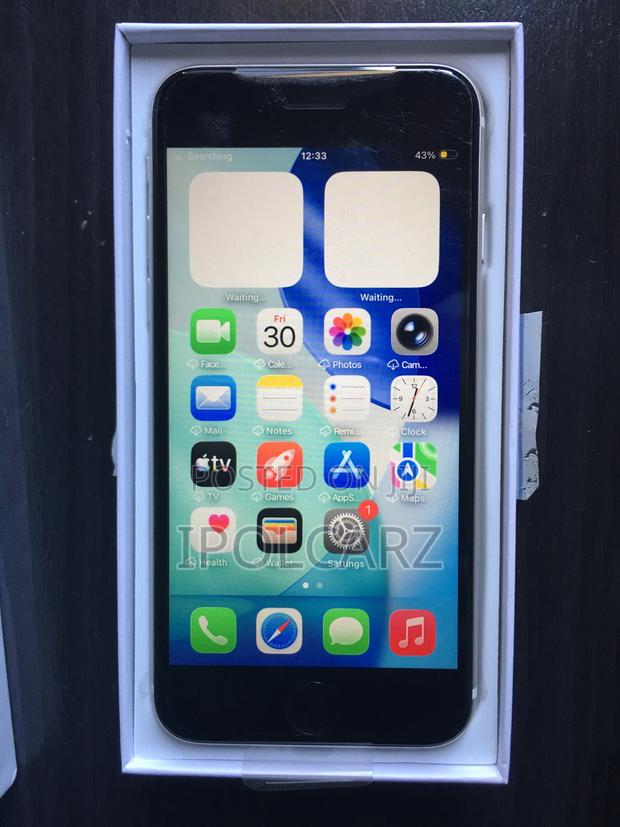 New Apple iPhone SE (2022) 128 GB White - thumbnail 4