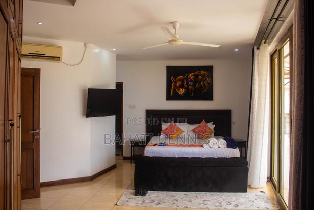 2 Bedroom Seaview BNB - thumbnail 5