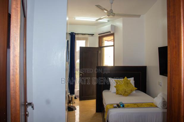 2 Bedroom Seaview BNB - thumbnail 13