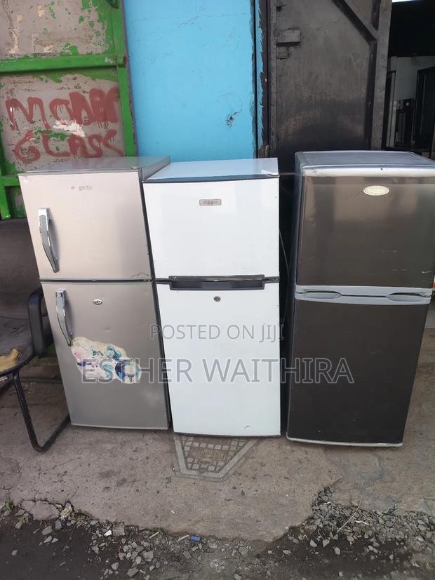 Well Maintained Medium Size Fridge - thumbnail 3