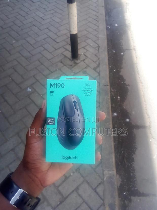 Logitech M190 Wireless Mouse - Full Size Curve Design