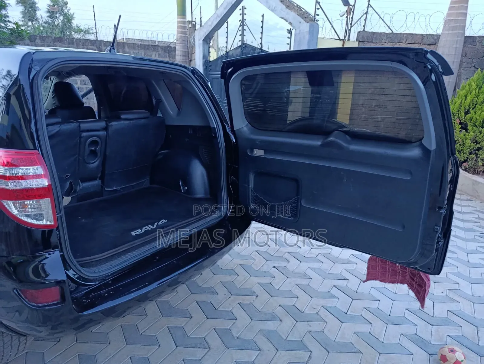 Toyota RAV4 2011 Black