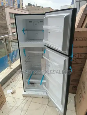 With Top Freezer. 6shelves. Von 334l Fridge