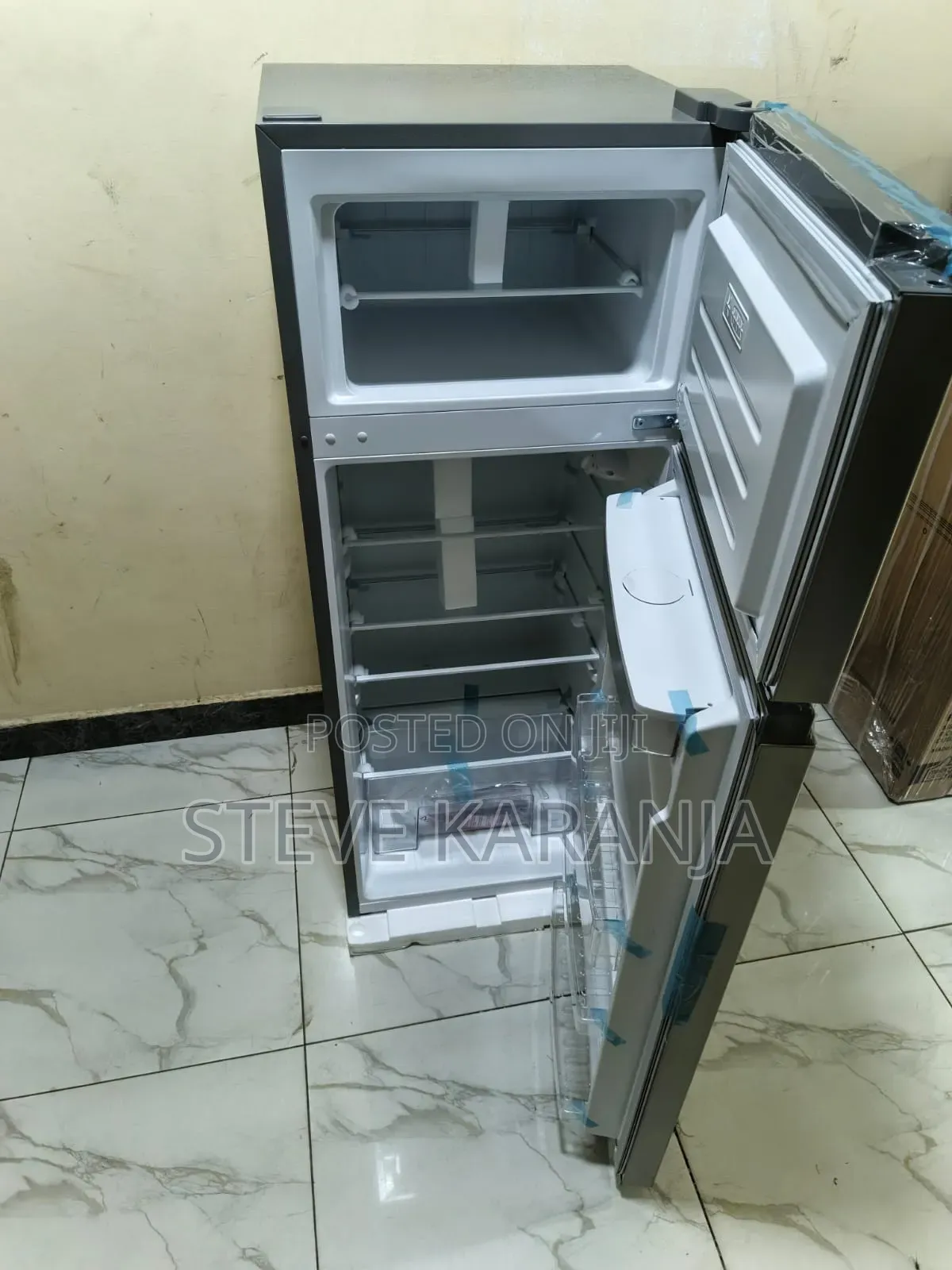Syinix 210l Fridge With a Water Dispenser