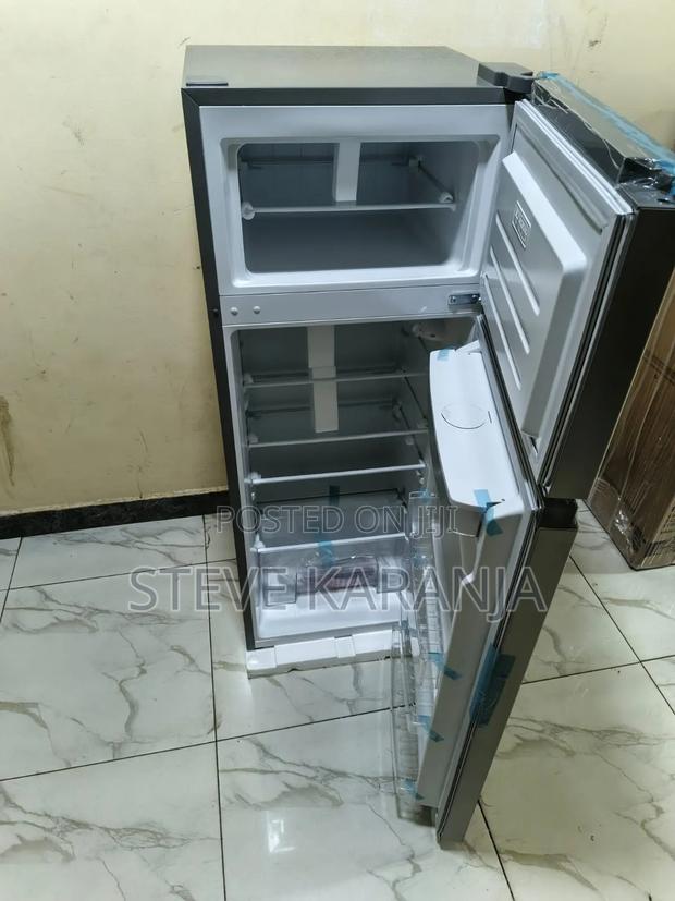 Syinix 210l Fridge With a Water Dispenser