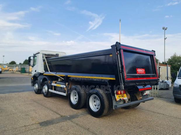 Arocs 3240 Tipper Double Steering - thumbnail 2