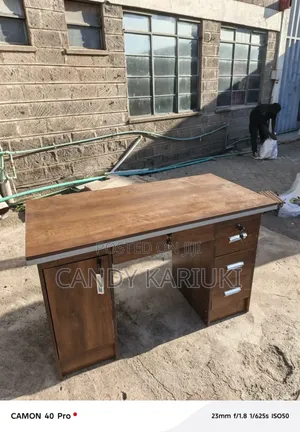 Executive 1.2m Office Desk With a Keyboard Tray