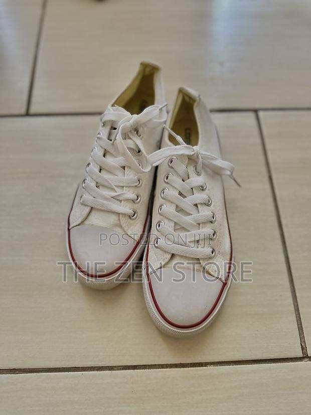 Unisex White Converse Sport Shoes - thumbnail 3