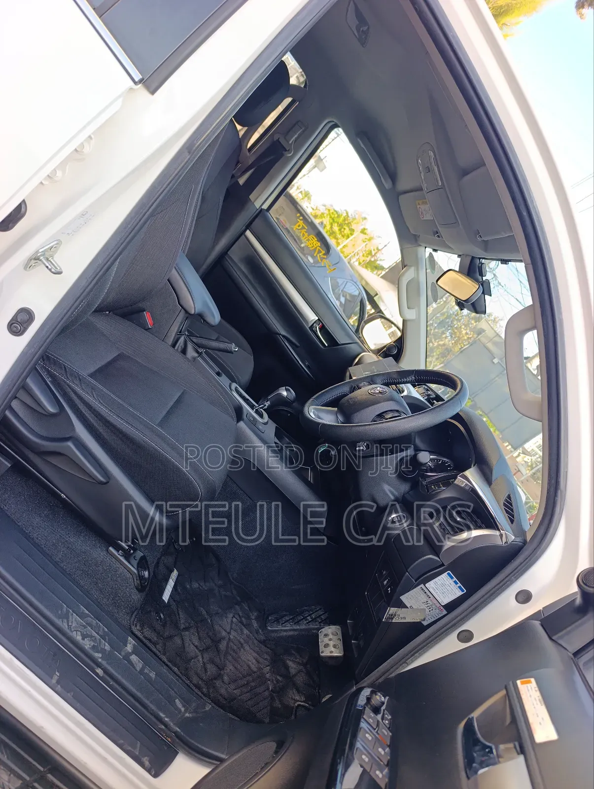 Toyota Hilux 2020 White