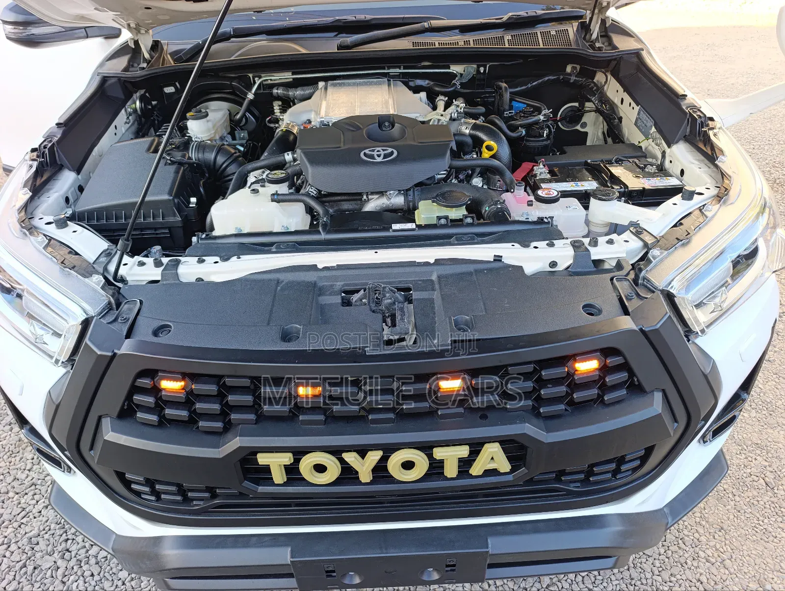 Toyota Hilux 2020 White