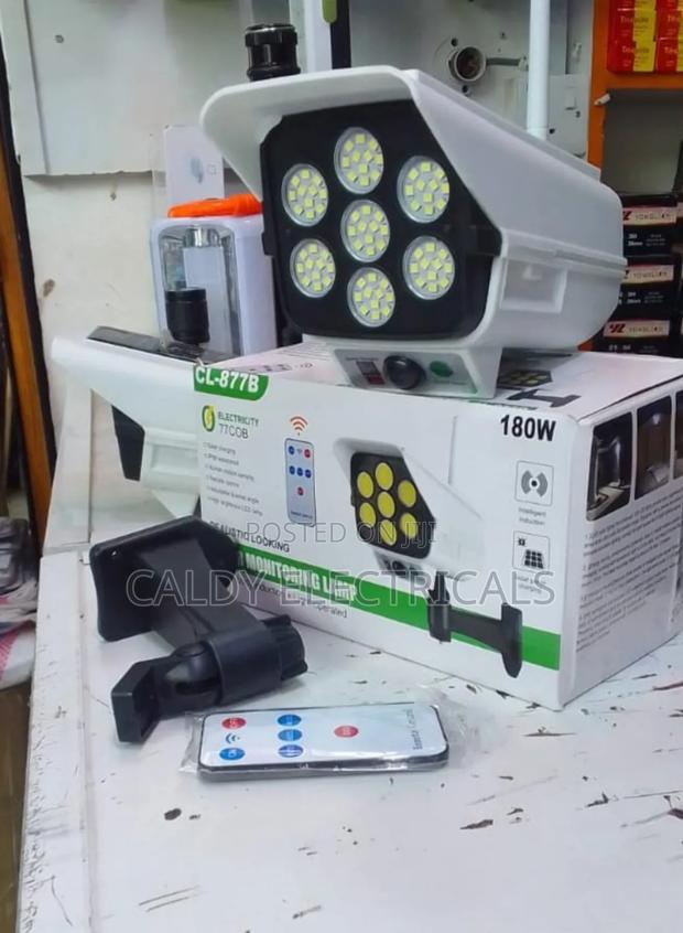 Dammy Solar-Powered Security Light CCTV Monitoring Cameraq