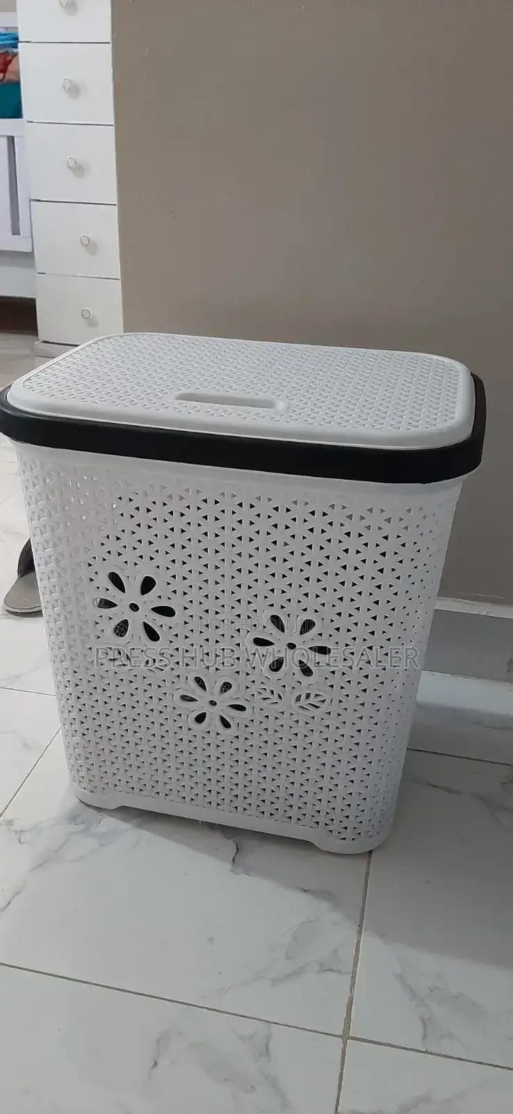 Plastic Laundry Basket With a Lid. * 