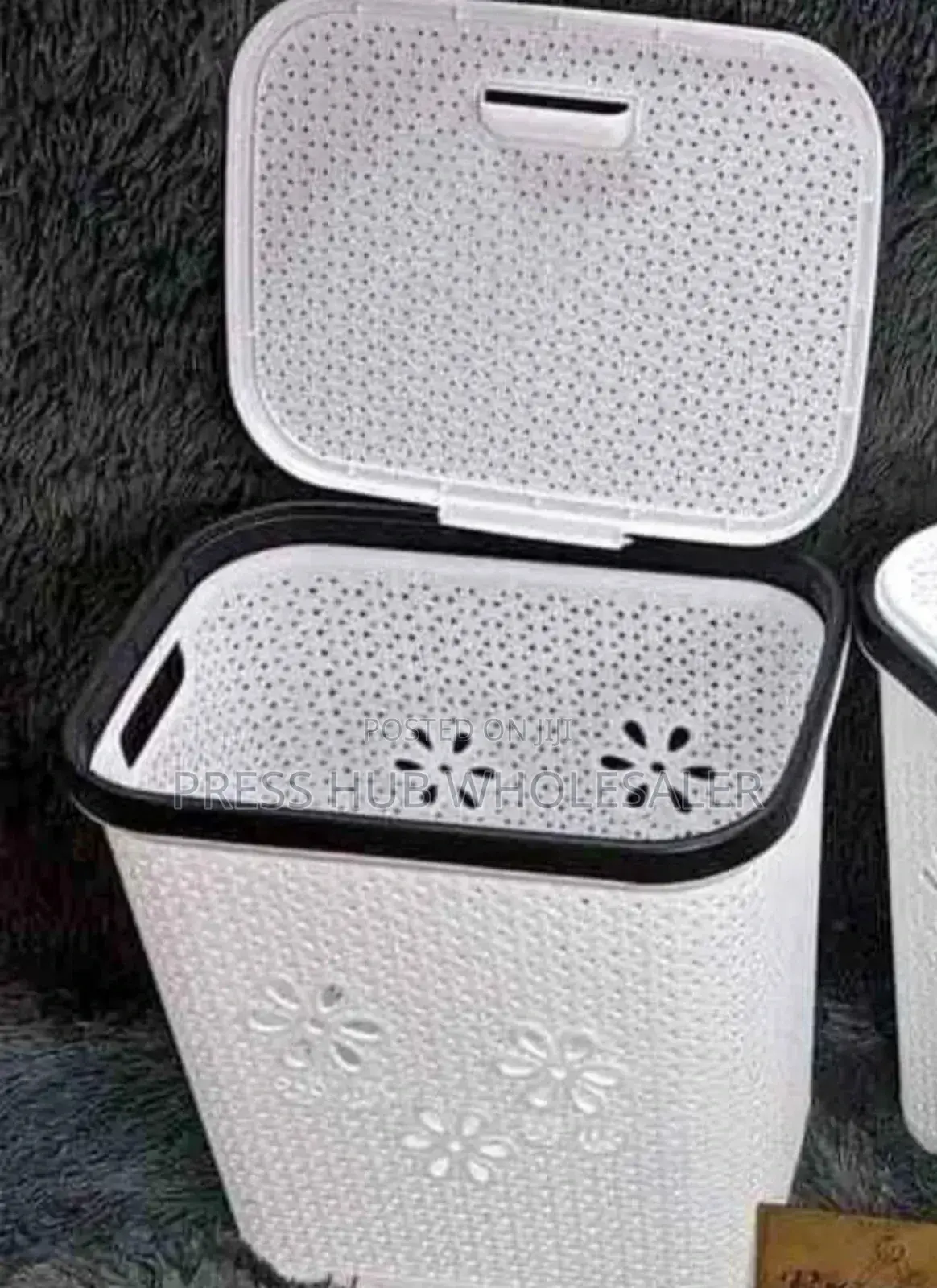 Plastic Laundry Basket With a Lid.: 