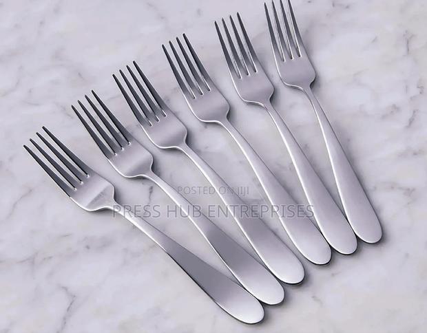 Six Heavy-Gauge Stainless Steel Dinner Forks. * 