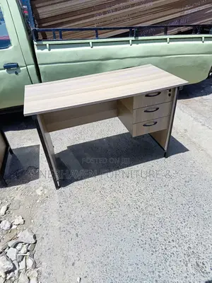 Study Office Desk With Reinforced Metallic Stand