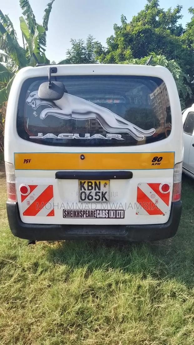 Nissan Caravan (Urvan) 2012 White - thumbnail 5