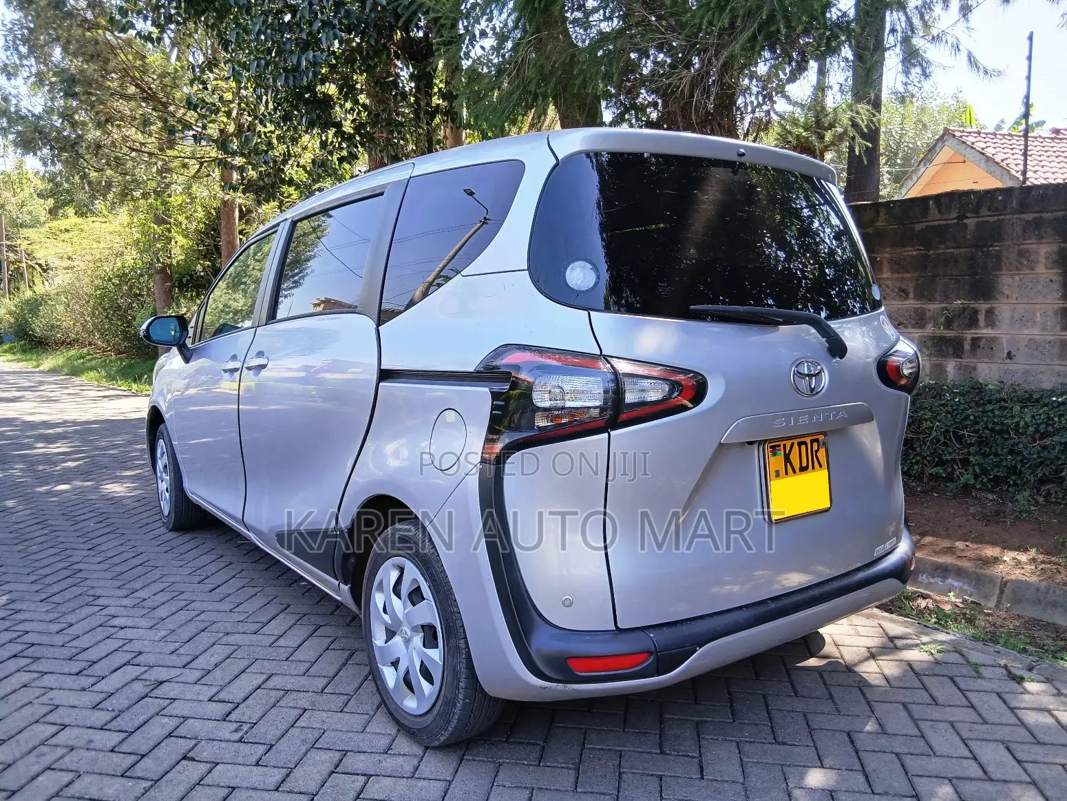 Toyota Sienta 1.5 FWD (6-seater) 2016 Silver