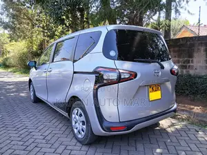 Toyota Sienta 1.5 FWD (6-seater) 2016 Silver