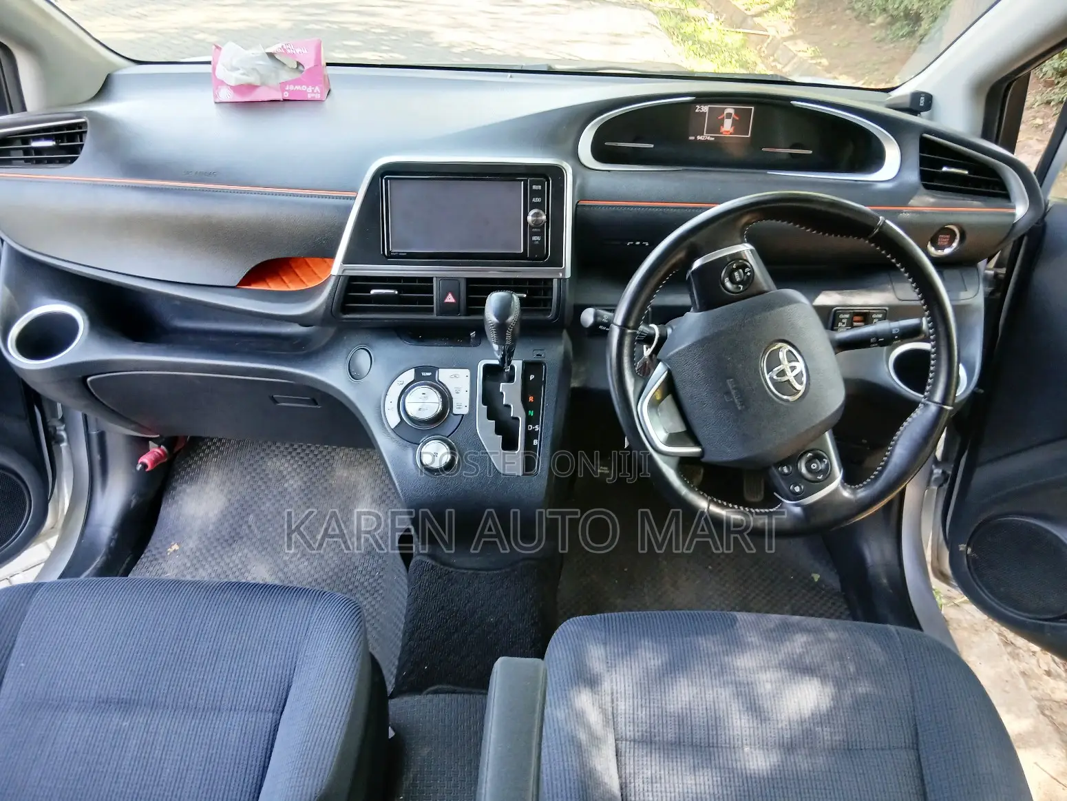 Toyota Sienta 1.5 FWD (6-seater) 2016 Silver