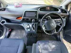 Toyota Sienta 1.5 FWD (6-seater) 2016 Silver