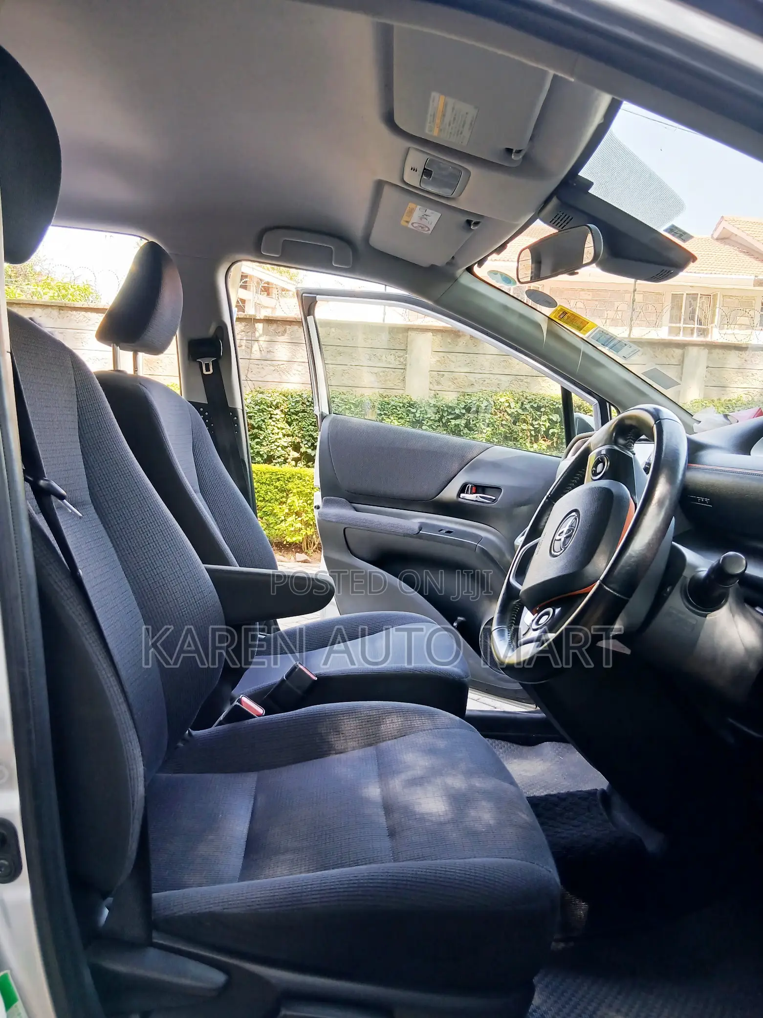 Toyota Sienta 1.5 FWD (6-seater) 2016 Silver
