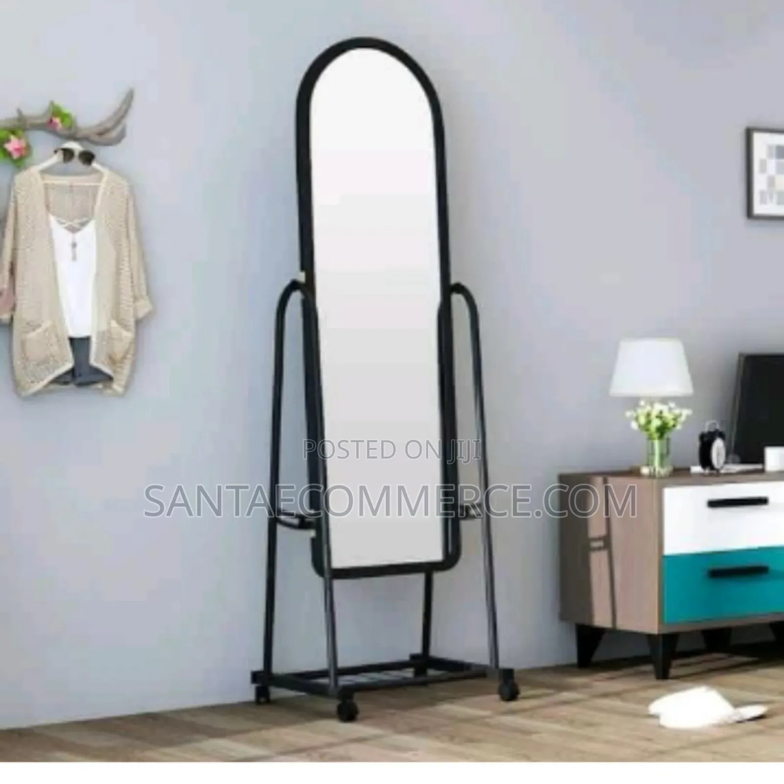 Dressing Mirror With Moveable Rack