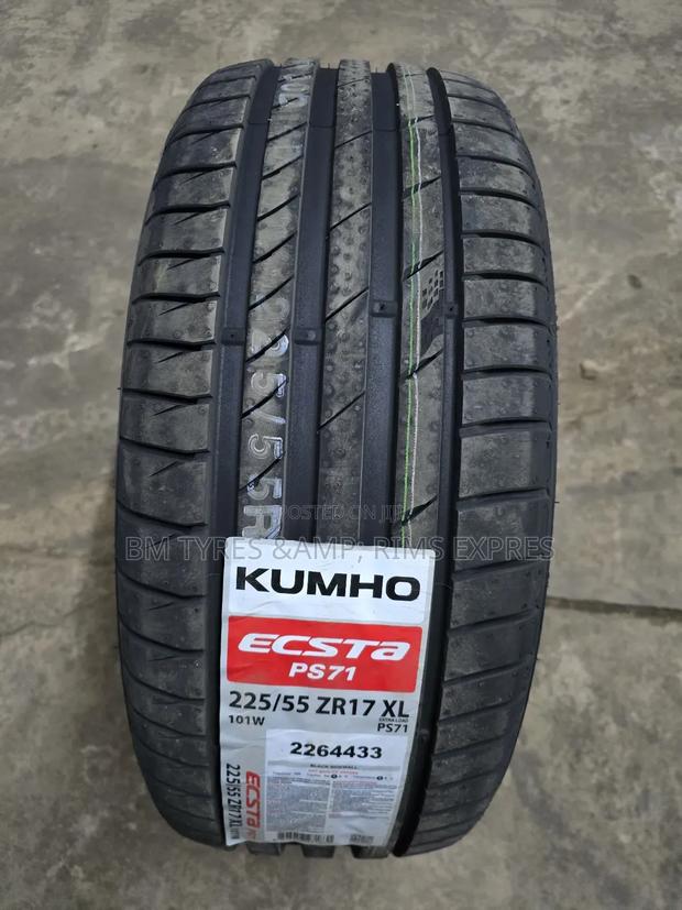 225 /55 R17 Khumo Tyres (Korea) - main view