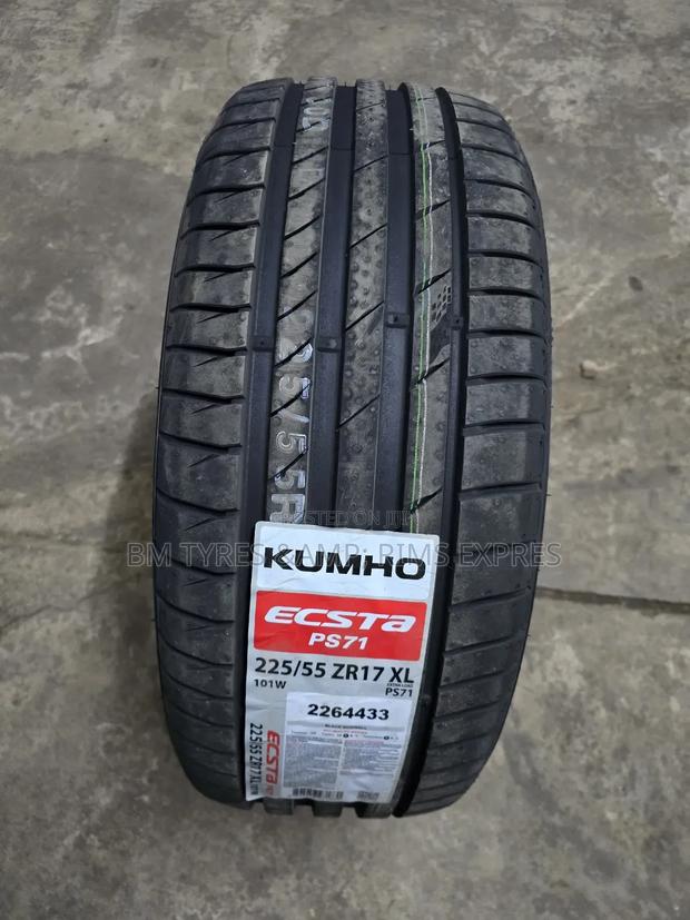 225 /55 R17 Khumo Tyres (Korea) - thumbnail 2
