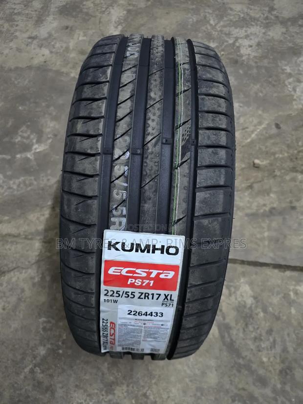 225 /55 R17 Khumo Tyres (Korea) - thumbnail 3