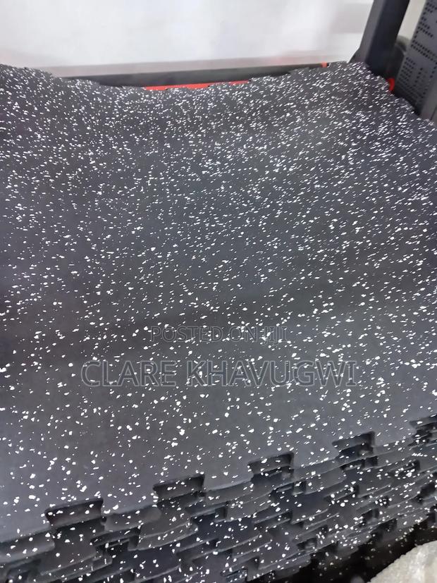 Interlocking Flooring Mats - thumbnail 3
