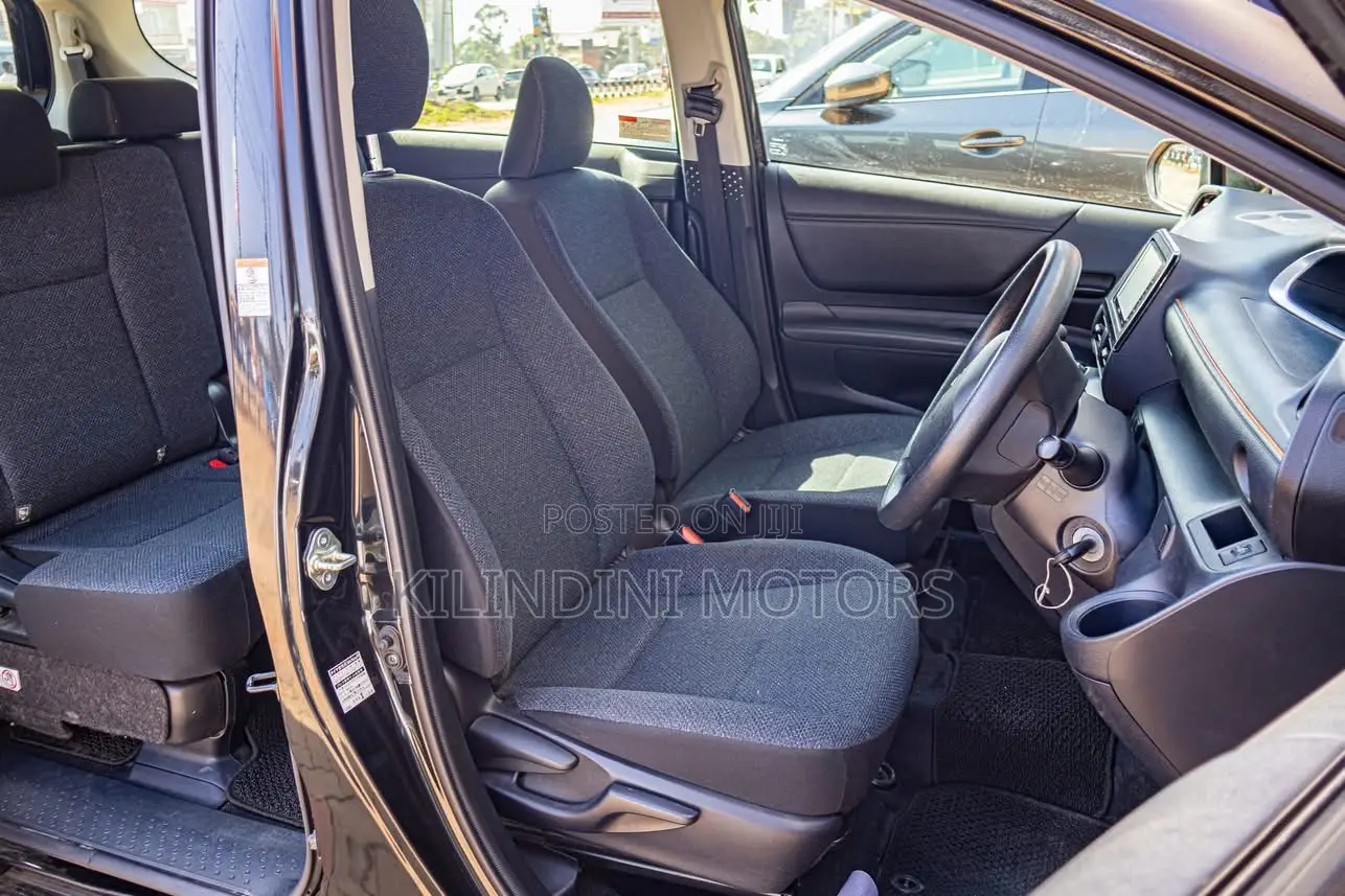 Toyota Sienta 2019 Black