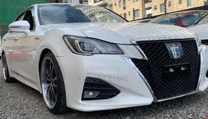 Toyota Crown 2017 White