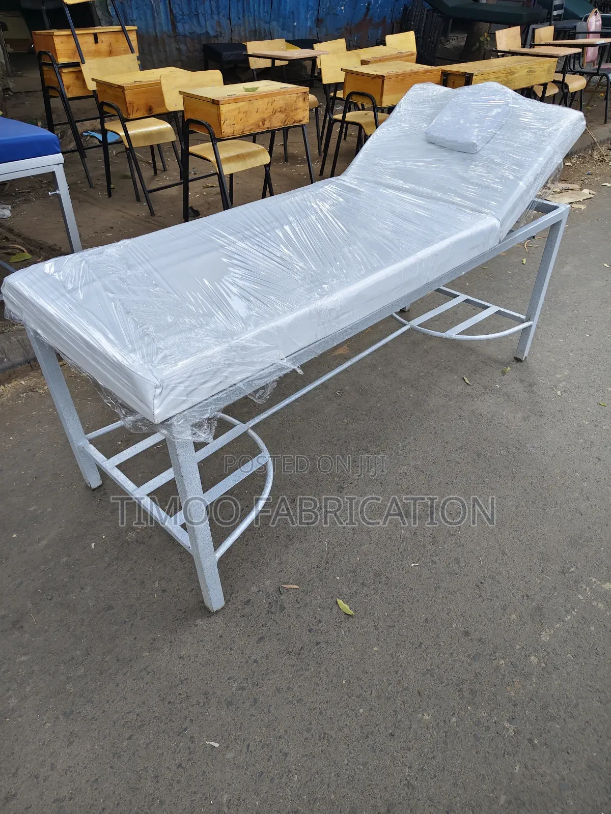 Massage Bed With Whole and Adjustable Head