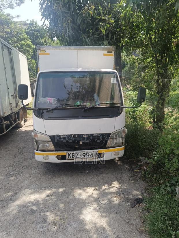 Mitsubishi Canter - main view