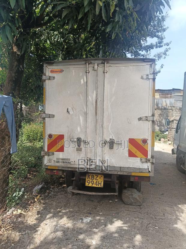 Mitsubishi Canter - thumbnail 4