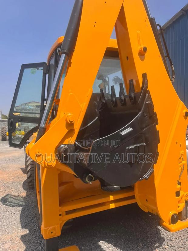JCB Backhoe Loader 2022 - thumbnail 5
